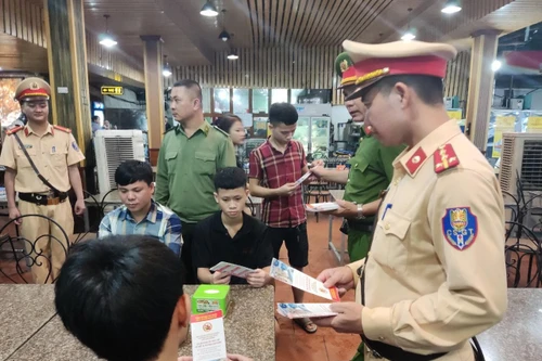 Chủ nhà hàng, bến bãi, doanh nghiệp vận tải ký cam kết ‘nói không’ nguy cơ mất an toàn giao thông