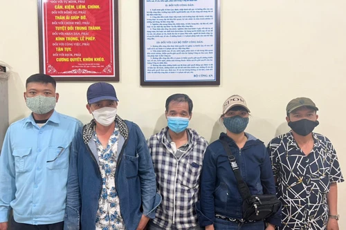 ‘Bắt tay’ với ‘cò’, Nhà thuốc số 9 Bạch Mai bị thu hồi Giấy chứng nhận đủ điều kiện kinh doanh dược