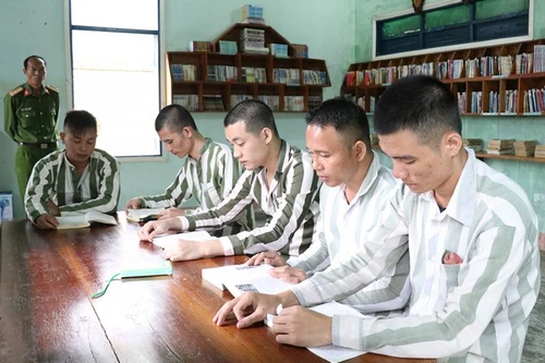 Tìm ‘lối về’ qua những trang sách hướng thiện