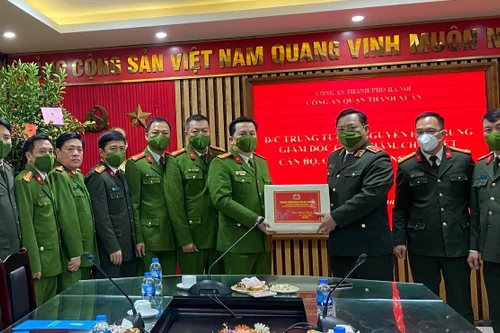 Giám đốc Công an Hà Nội kiểm tra, chúc Tết lực lượng Công an cơ sở