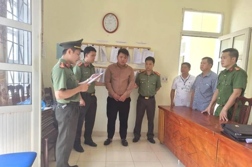 Gã trai 19 tuổi dụ 7 người ra nước ngoài ‘làm việc nhẹ, lương cao’ 