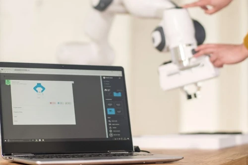 Ưu điểm của cobot & Tại sao lại chọn rô bốt hợp tác?