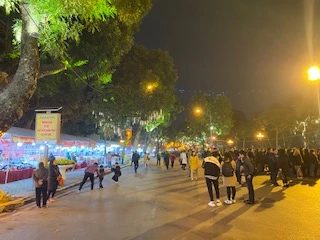 Hàng trăm người dân dự khai trương không gian phố đi bộ Trần Nhân Tông và khu vực phụ cận 