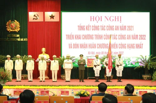 Công an Hà Nội đón nhận Huân chương Chiến công hạng Nhất
