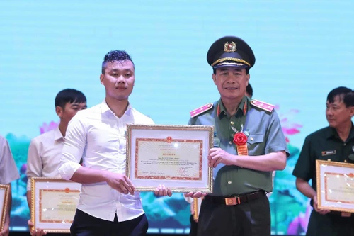 Biểu dương 94 tập thể, cá nhân điển hình tiên tiến trong phong trào toàn dân bảo vệ an ninh Tổ quốc 