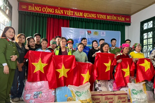 Tuổi trẻ Công an Thủ đô mang yêu thương lên vùng cao Yên Bái