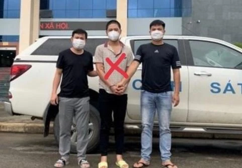 ‘Yêu’ bạn gái 15 tuổi, trốn một mạch lên biên giới