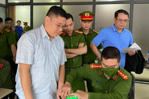 Công an quận Hoàng Mai xung kích thực hiện Đề án 06