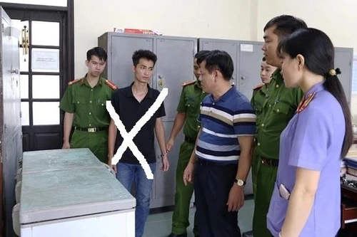 Bàng hoàng diễn biến lúc bé trai 3 tuổi bị nhét vào tủ cấp đông