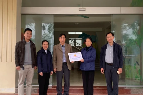 Nghĩa tình Công an Hà Nội tặng Giáo xứ Hoàng Nguyên