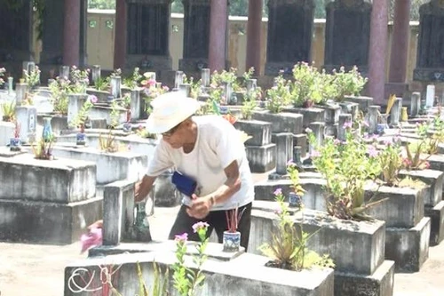 Chuyện về người quản trang 30 năm trông coi các mộ phần liệt sĩ