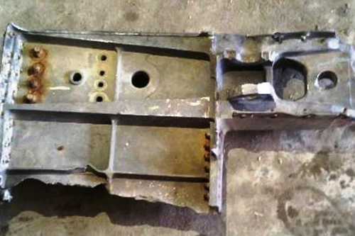 Ngư dân Nghệ An vớt được mảnh hợp kim nặng 30kg nghi của máy bay Su-30MK2