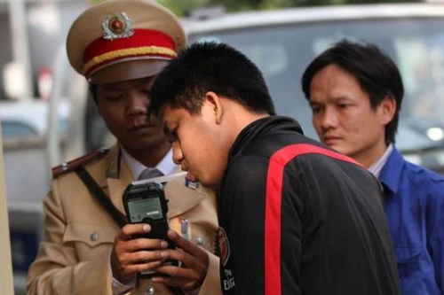 Đề xuất tịch thu ô tô, nếu lái xe có hàm lượng cồn trong khí thở quá cao