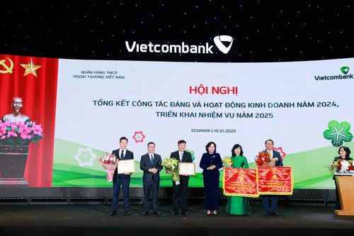Vietcombank vững thế dẫn đầu, bứt phá với dấu ấn xanh