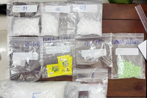 Bắt giữ người đàn ông giấu 2kg ma túy trong balo