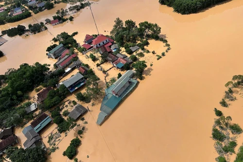 Yêu cầu ngân hàng giãn nợ, miễn, giảm lãi, phí cho khách hàng thiệt hại do bão, lũ