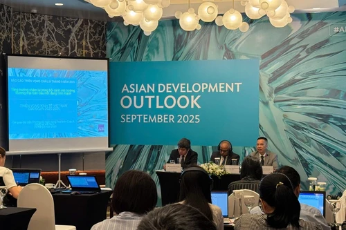 ADB nâng dự báo tăng trưởng kinh tế Việt Nam