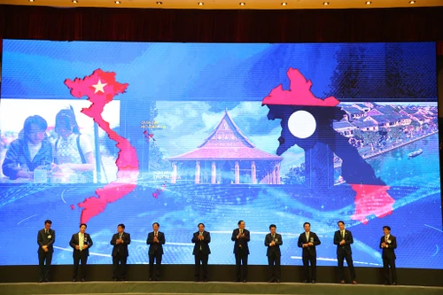 Khách hàng của 7 ngân hàng Việt đã có thể quét QR thanh toán tại Lào