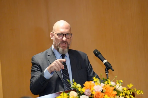 Xây dựng trung tâm tài chính tại Việt Nam: Phải làm sao để nhà đầu tư cảm thấy “như ở nhà”