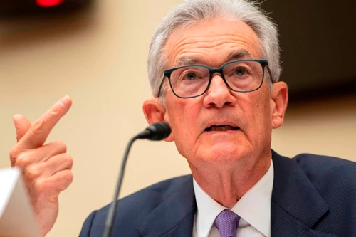 Fed tiếp tục giữ nguyên lãi suất, USD tăng vọt, giá vàng lao dốc