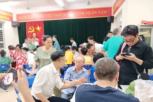 Thuế TP Hà Nội ra quân hỗ trợ người dân chuyển đổi số