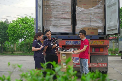 Hải quan liên tục phát hiện các lô hàng giả xuất xứ “Made in Viet Nam”