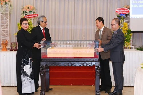 Bảo tàng Lịch sử quốc gia đón nhận sách độc bản khổ lớn "Tổng tập sắc phong Việt Nam"