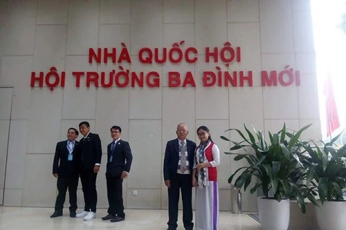 Quán quân "Giọng hát Việt nhí" Thiện Nhân nhận bằng khen Tài năng trẻ