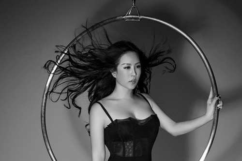 Hoa hậu Thu Hoài chào năm mới 2016 bằng bộ ảnh trên không trung