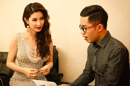 Diễm My 9x lúng túng khi lần đầu thử sức làm MC truyền hình