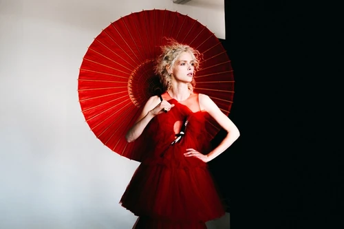 Siêu mẫu Coco Rocha diện trang phục của NTK Phương My