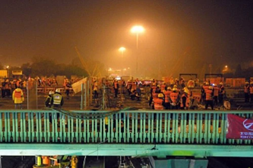 Choáng với tốc độ xây cầu ở Bắc Kinh chỉ trong 36 giờ