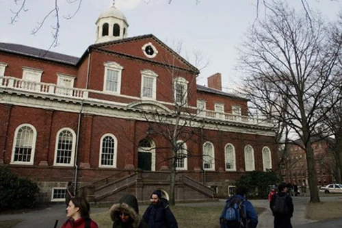 Đại học Harvard sơ tán vì bị đe dọa đánh bom
