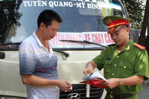 Xóa "bến cóc", xử lý phương tiện đón trả khách sai quy định