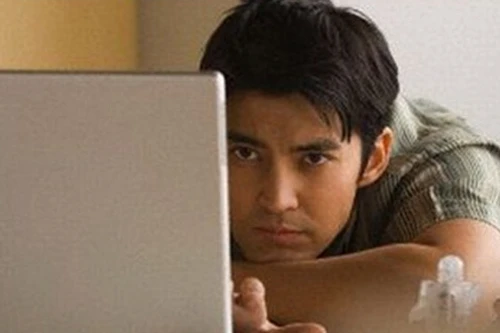 Xem phim đen gây tổn thương thần kinh