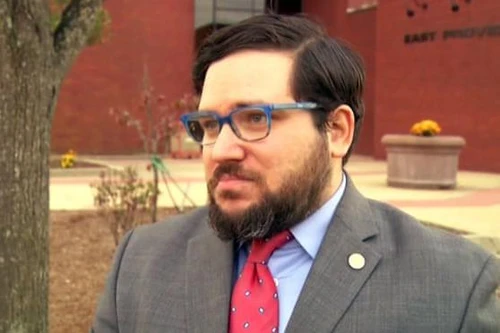 ‘Yêu râu xanh’ giả chết trốn truy nã vẫn không thoát