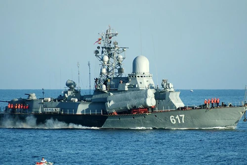 Hơn 30 chiến hạm Nga rầm rộ tập trận gần bán đảo Crimea