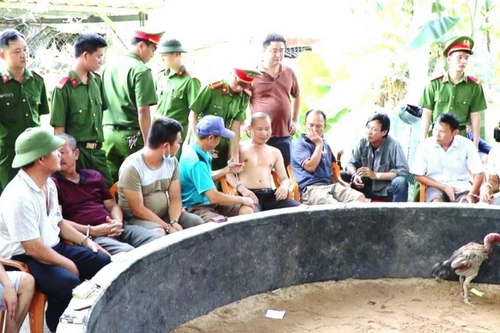 [Tin nhanh tối 22-4-2021] Hơn 100 công an đột kích sới gà trong quán cà phê