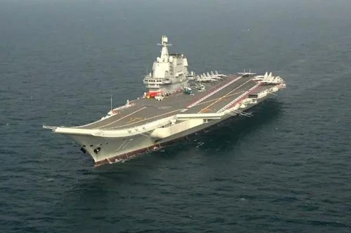 Tàu sân bay Trung Quốc đi qua Eo biển Đài Loan