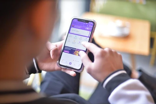 Giữa “bão” tăng phí SMS ngân hàng: Ngân hàng nào đang 'chiều' khách hàng, miễn nhiều loại phí nhất?