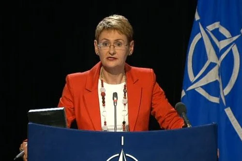 NATO phản ứng ra sao sau thông báo đình chỉ hoạt động phái bộ ngoại giao Nga? 