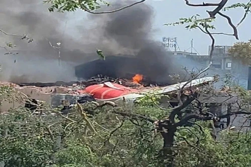 Ấn Độ: Rơi máy bay chở hàng trăm hành khách