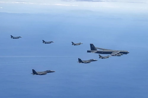 Mỹ, Hàn Quốc và Nhật Bản lần đầu tập trận chung trên không 