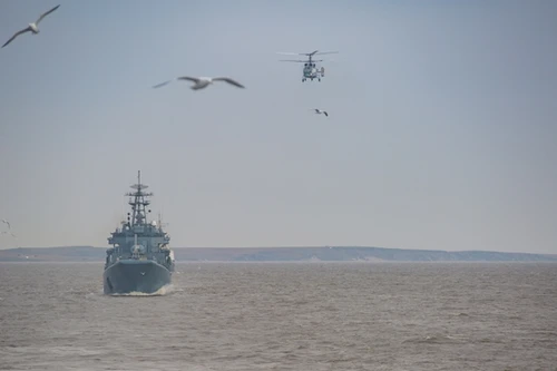 Cận cảnh đội tàu chiến Nga di chuyển từ Bắc Cực đến Dudinka