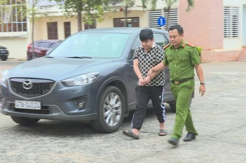 [Tin nhanh sáng 2-1-2021] Mượn xe ô tô rồi làm giả giấy tờ, đem cầm cố lấy 200 triệu đồng