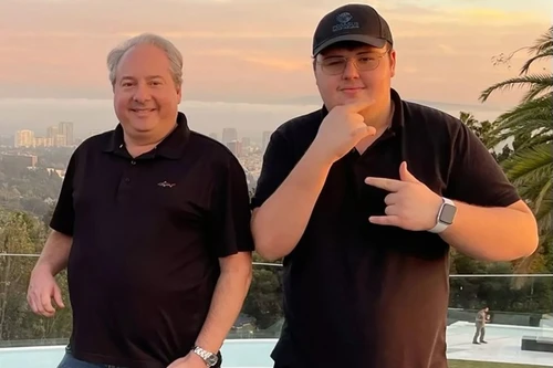 Hủy vé tàu lặn Titan vào phút chót, cha con tỷ phú Mỹ may mắn thoát chết