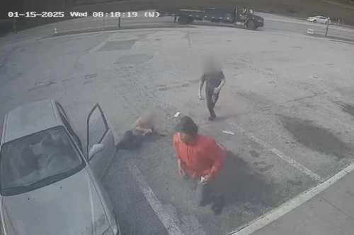 Khoảnh khắc bà lão 83 tuổi bị cướp ngay sau khi lĩnh tiền thưởng xổ số