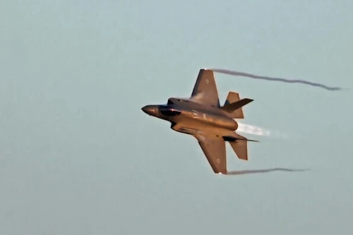 Chiến đấu cơ Israel chặn máy bay Iran bị nghi chở vũ khí cho Hezbollah 