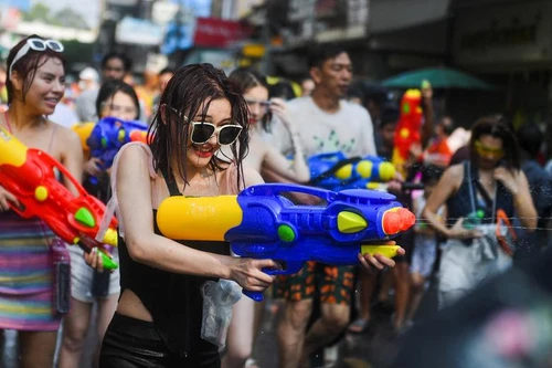Tưng bừng Lễ hội té nước Songkran tại Thủ đô Bangkok của Thái Lan