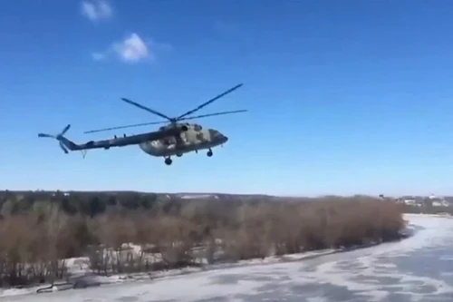 Vướng phải dây diện, trực thăng Mi-8 Nga hạ cánh khẩn cấp